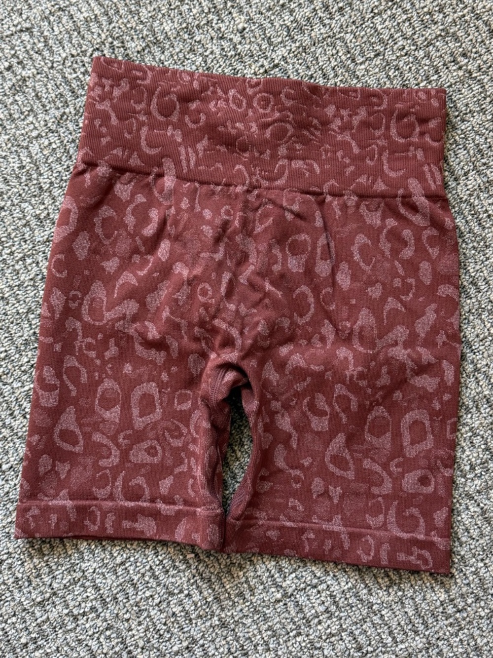High-Waist Athletic Shorts - Mauve Leopard